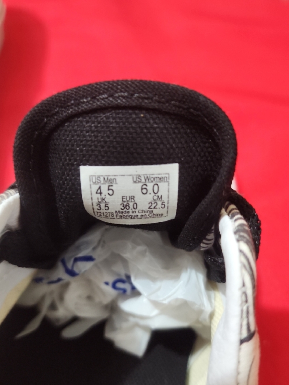 Vans Era MoMA Edvard Munch Canvas Sneakers in Black and White with Graphic Print - Picture 12 of 12